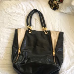 Functional hobo bag. In excellent condition